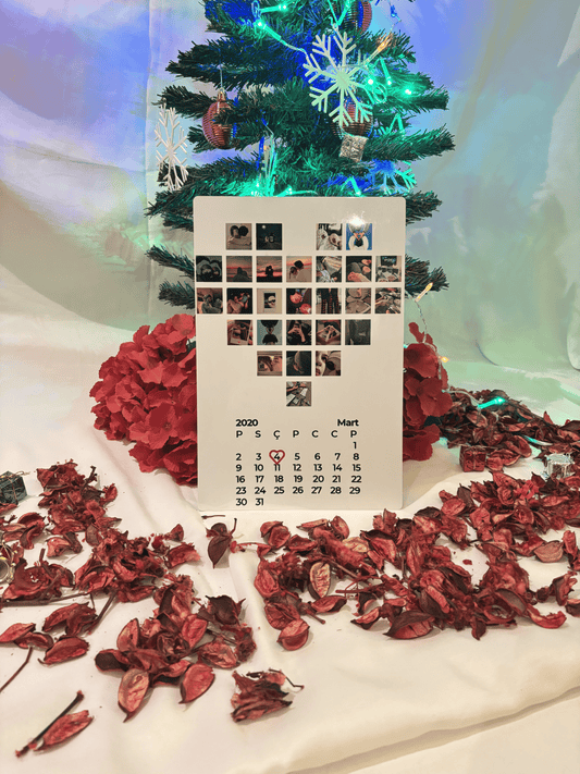 "29 Görselli Yıl Dönümü Takvimi" Baskılı Metal Poster Çerçeveli/Çerçevesiz 20x30 CM (Sevgililer Günü Özel)